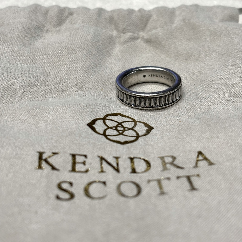 Kendra Scott. Jack Silver Band Ring in Charcoal Gray Crystal.